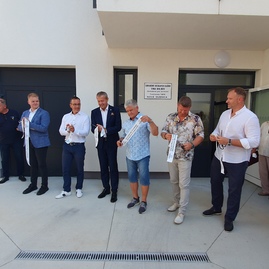 Zväčšiť fotografiu - V novej dubnici  otvorili moderné zariadenie pre seniorov - 20230823_144313