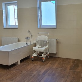 Zväčšiť fotografiu - V novej dubnici  otvorili moderné zariadenie pre seniorov - 20230823_144825