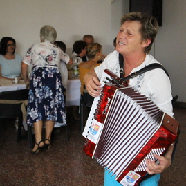 V poradí 11. ročník stretnutia seniorov s názvom sami - sebe sa konal obci veľké chlievany - IMG_0270