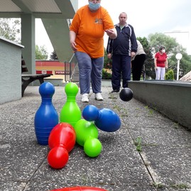 Zväčšiť fotografiu - V považskobystrickom zariadení sa klienti športovo i kultúrne vyžili - 20210702_101124_1