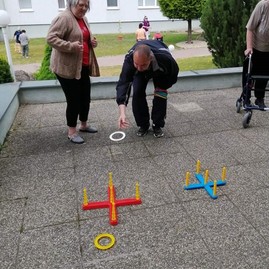 Zväčšiť fotografiu - V považskobystrickom zariadení sa klienti športovo i kultúrne vyžili - received_2306827032788020_1