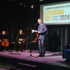 Zväčšiť fotografiu - V prievidzi sa stretli autori z celého slovenska - 20240607_171103