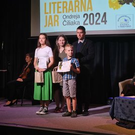 Zväčšiť fotografiu - V prievidzi sa stretli autori z celého slovenska - 20240607_173345