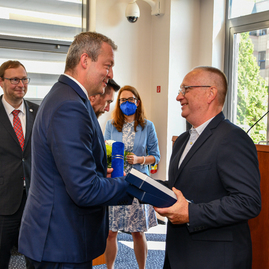 Zväčšiť fotografiu - V rámci štvrtého ročníka verejných uznaní tsk si ocenenie odniesli 4 laureáti - DSC_5787