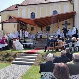 Zväčšiť fotografiu - V skalke vysvätili nového pomocného nitrianskeho biskupa - IMG_20210424_133621