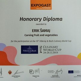 V slovenskom národnom tíme sa na svetovom kulinárskom pohári v luxembursku predstavili aj zástupcovia soš obchodu a služieb v púchove - carving2