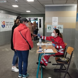 Zväčšiť fotografiu - V sobotu sa očkovalo na trenčianskom výstavisku aj zimnom štadióne v prievidzi - IMG_20210508_153257