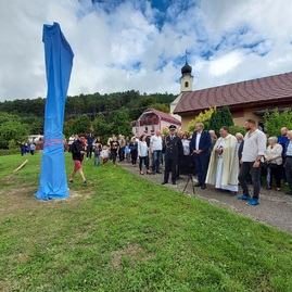 Zväčšiť fotografiu - V stupnom sa jarmočilo, v trenčianskych miticiach uvádzali novú knihu - 20220911_114321