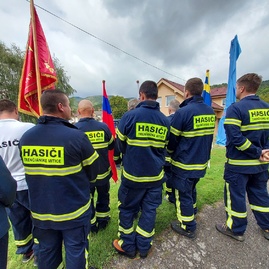 Zväčšiť fotografiu - V stupnom sa jarmočilo, v trenčianskych miticiach uvádzali novú knihu - 20220911_114508
