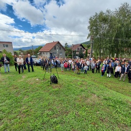 Zväčšiť fotografiu - V stupnom sa jarmočilo, v trenčianskych miticiach uvádzali novú knihu - 20220911_114837