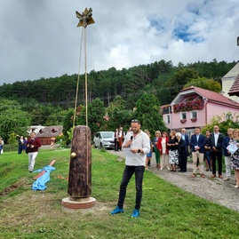 Zväčšiť fotografiu - V stupnom sa jarmočilo, v trenčianskych miticiach uvádzali novú knihu - 20220911_115233