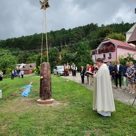 Zväčšiť fotografiu - V stupnom sa jarmočilo, v trenčianskych miticiach uvádzali novú knihu - 20220911_115551