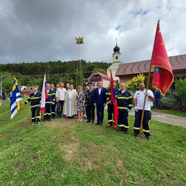 Zväčšiť fotografiu - V stupnom sa jarmočilo, v trenčianskych miticiach uvádzali novú knihu - 20220911_115857