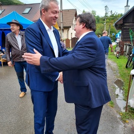 Zväčšiť fotografiu - V stupnom sa jarmočilo, v trenčianskych miticiach uvádzali novú knihu - 20220911_132939