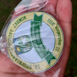 Zväčšiť fotografiu - V stupnom sa jarmočilo, v trenčianskych miticiach uvádzali novú knihu - 20220911_133103