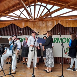 Zväčšiť fotografiu - V stupnom sa jarmočilo, v trenčianskych miticiach uvádzali novú knihu - 20220911_135811