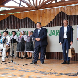 Zväčšiť fotografiu - V stupnom sa jarmočilo, v trenčianskych miticiach uvádzali novú knihu - IMG_3588
