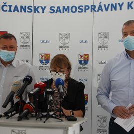Zväčšiť fotografiu - V štyroch rizikových okresoch budú od štvrtka platiť nové opatrenia - IMG_1090