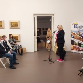 Zväčšiť fotografiu - V trenčianskej galérii ocenili najlepších v cestovnom ruchu za rok 2020 - 20211111_170823