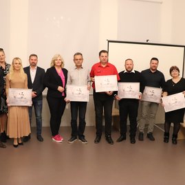 Zväčšiť fotografiu - V trenčianskej galérii ocenili najlepších v cestovnom ruchu za rok 2020 - IMG_3909