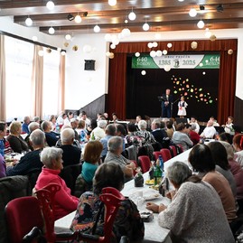 Zväčšiť fotografiu - V trenčianskom kraji si ctíme starších a spája nás láska k folklóru