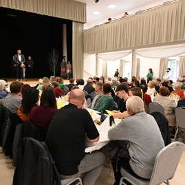 Zväčšiť fotografiu - V trenčianskom kraji si ctíme starších a spája nás láska k folklóru