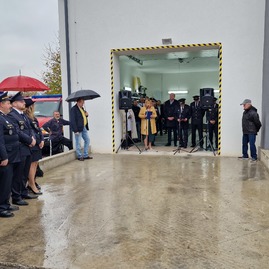 Zväčšiť fotografiu - V trenčianskych bohuslaviciach slávnostne otvorili hasičskú zbrojnicu - 20221022_152941