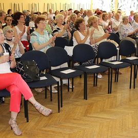 V trenčíne vyznamenali úspešných absolventov akadémie tretieho veku - Akademia tretieho veku Trencin_2015_ukoncenie