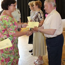 V trenčíne vyznamenali úspešných absolventov akadémie tretieho veku - Akademia tretieho veku Trencin_2015_ukoncenie (6)