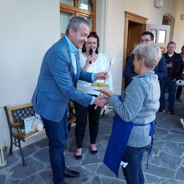 Zväčšiť fotografiu - V udiči majú novú tribúnu, v kraji sa v nedeľu hodovali i súťažilo - 20221009_165144