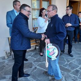 Zväčšiť fotografiu - V udiči majú novú tribúnu, v kraji sa v nedeľu hodovali i súťažilo - 20221009_165545