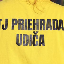 Zväčšiť fotografiu - V udiči majú novú tribúnu, v kraji sa v nedeľu hodovali i súťažilo - IMG_4050