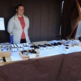 Zväčšiť fotografiu - V udiči majú novú tribúnu, v kraji sa v nedeľu hodovali i súťažilo - IMG_4063