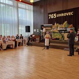 Zväčšiť fotografiu - V uhrovci oslavovali vo veľkom - IMG-20230610-WA0020