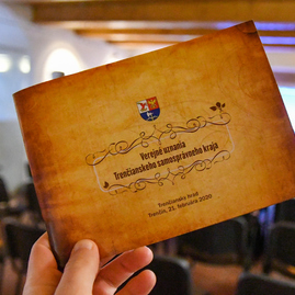 Zväčšiť fotografiu - Verejným uznaním tsk boli za rok 2019 ocenení štyria laureáti - DSC_7588