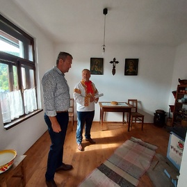 Zväčšiť fotografiu - Viaceré obce v kraji oslavovali výročia, v zliechove otvorili pamätný dom - 20210814_161110