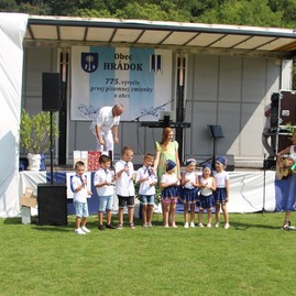 Zväčšiť fotografiu - Viaceré obce v kraji oslavovali výročia, v zliechove otvorili pamätný dom - IMG_0246_1