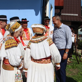 Zväčšiť fotografiu - Viaceré obce v kraji oslavovali výročia, v zliechove otvorili pamätný dom - IMG_0257