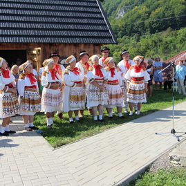 Zväčšiť fotografiu - Viaceré obce v kraji oslavovali výročia, v zliechove otvorili pamätný dom - IMG_0271
