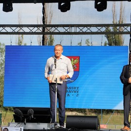 Zväčšiť fotografiu - Viaceré obce v kraji oslavovali výročia, v zliechove otvorili pamätný dom - IMG_0435_1