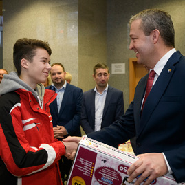 Vianočné trhovisko na župe otvorené každý deň až do piatku, nechýba ani spievajúci stromček - 20181203_TSK_vianocne_trhy_037w