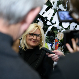 Vianočné trhovisko na župe otvorené každý deň až do piatku, nechýba ani spievajúci stromček - 20181203_TSK_vianocne_trhy_063w