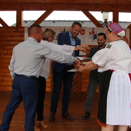 Víkend v trenčianskom kraji v znamení významných udalostí, hasiči z pobedima rozšírili vďaka tsk svoje vybavenie, novou skúšobňou sa môžu pochváliť folkloristi z papradna - IMG_7137