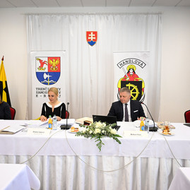 Zväčšiť fotografiu - Vláda chce naštartovať dynamiku transformácie hornonitrianskeho regiónu - 20240515_HANDLOVA_vlada_001w