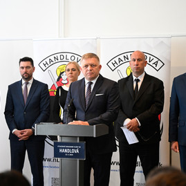 Zväčšiť fotografiu - Vláda chce naštartovať dynamiku transformácie hornonitrianskeho regiónu - 20240515_HANDLOVA_vlada_005w