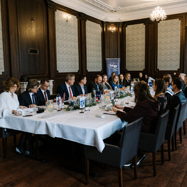 Zväčšiť fotografiu - Vláda pomôže krajom s financovaním sociálnych služieb u neverených poskytovateľov