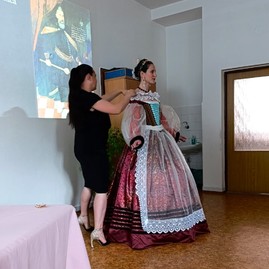 Zväčšiť fotografiu - Vlastivedné múzeum v považskej bystrici otvorilo šatníky uhorskej šľachty - 438128792_10211680530804428_8008420167662111388_n