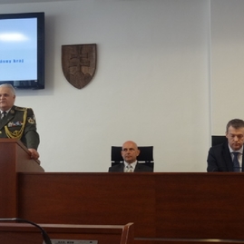 Vojnoví veteráni si prevzali medaily aj čaše s poďakovaním pri príležitosti 70. výročia od ukončenia 2. svetovej vojny - 002
