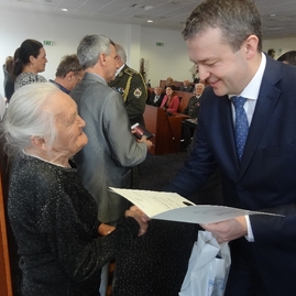Vojnoví veteráni si prevzali medaily aj čaše s poďakovaním pri príležitosti 70. výročia od ukončenia 2. svetovej vojny - 03