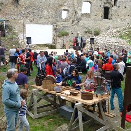 Vstupnú bránu hradu bystrica prekročilo takmer 600 ľudí - P1140925